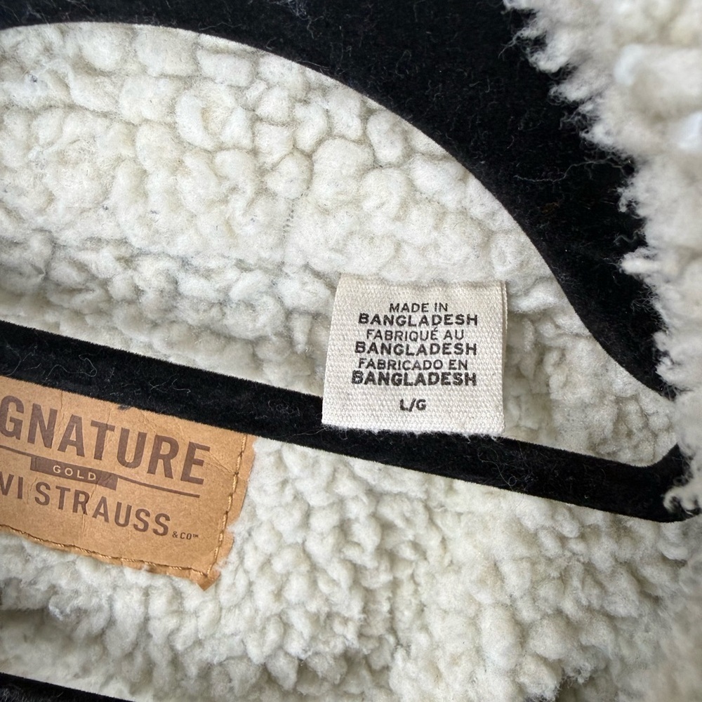 Levi's Signature women’s sherpa lined denim Jacket. Size large. - Picture 8 of 10